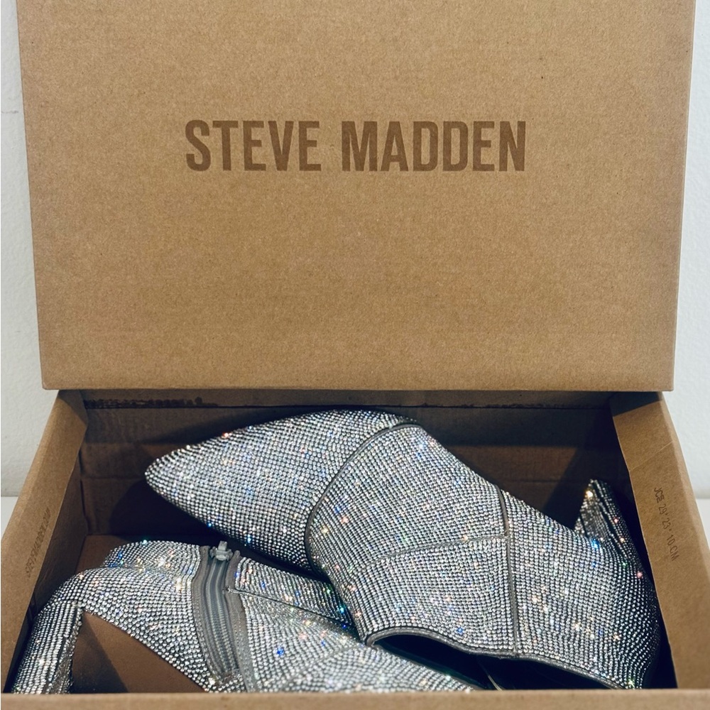 Steve Madden Silver Heeled Boots Sparkling Ankle Design - Picture 5 of 5